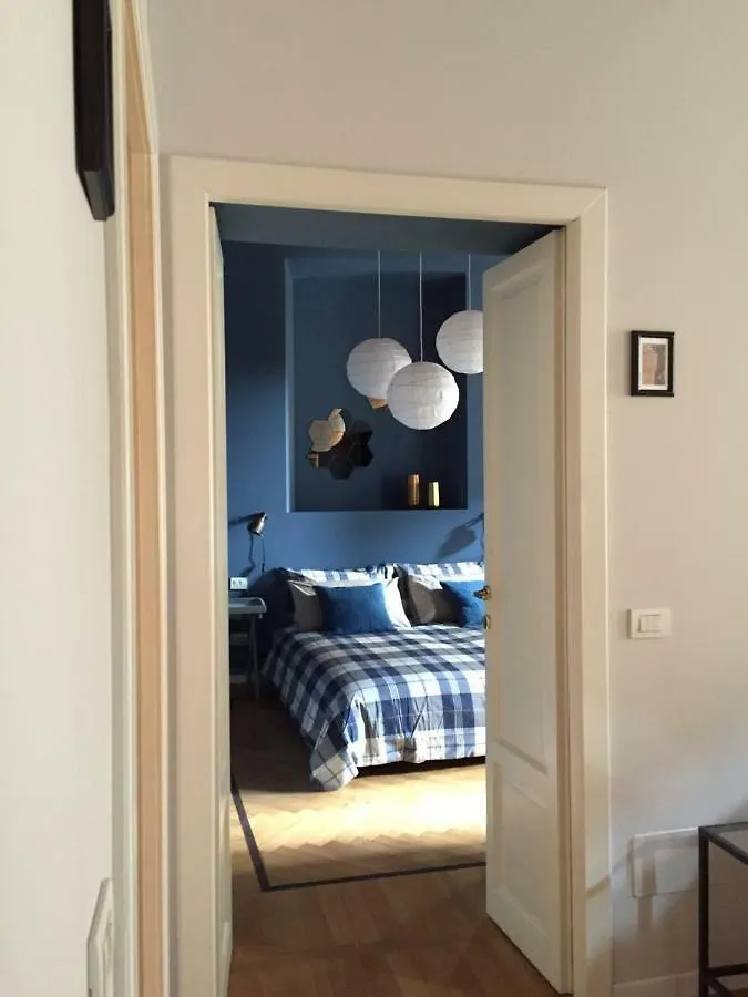 Cosy Apartment 2 Minutes From Duomo Милан