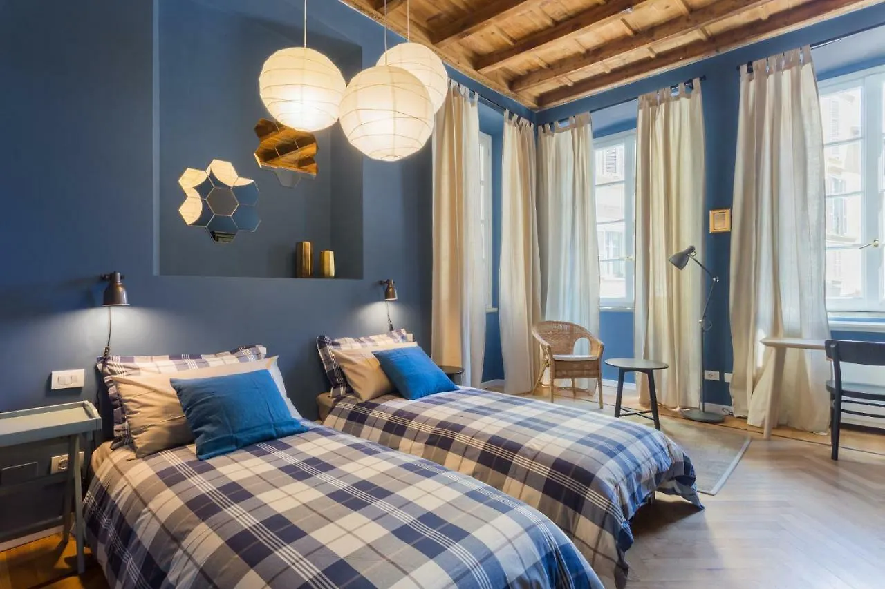 Cosy Apartment 2 Minutes From Duomo Милан