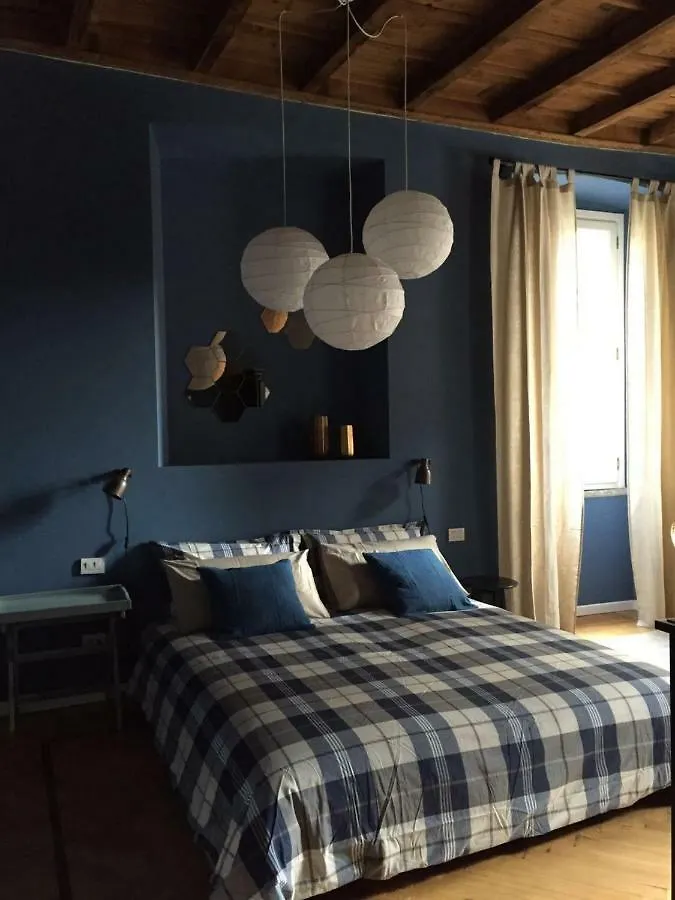 Cosy Apartment 2 Minutes From Duomo Милан