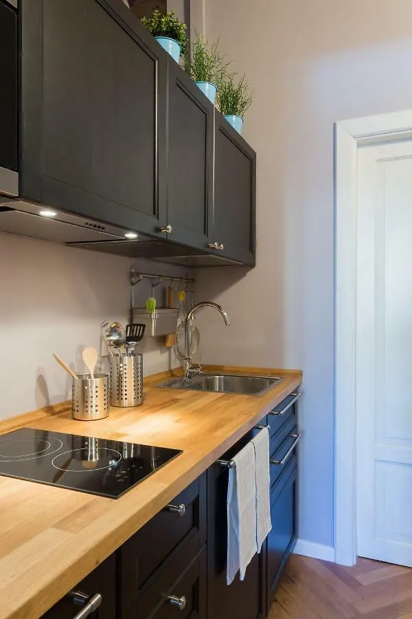 Cosy Apartment 2 Minutes From Duomo Милан Италия